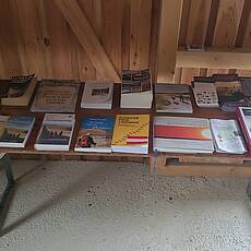 Büchertisch